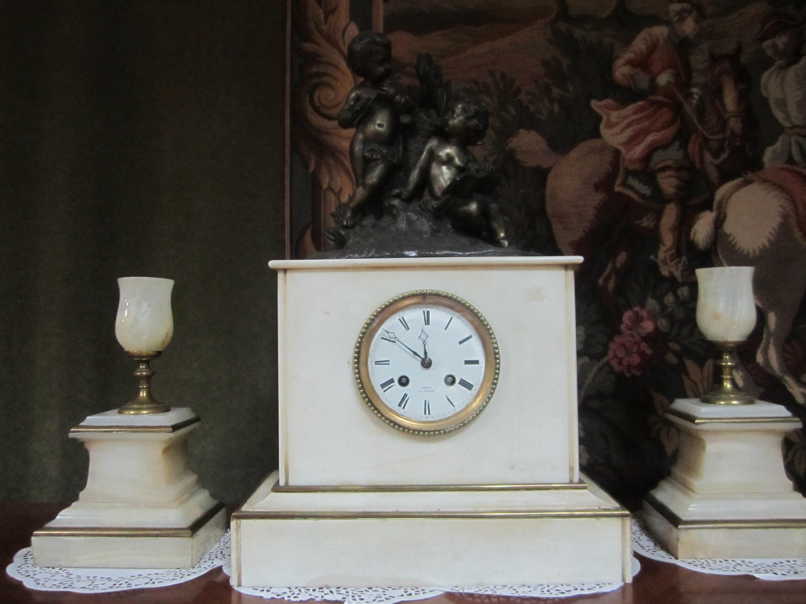 Часы Франция 1870-е годы, мрамор, оникс, бронза, шпиатр.