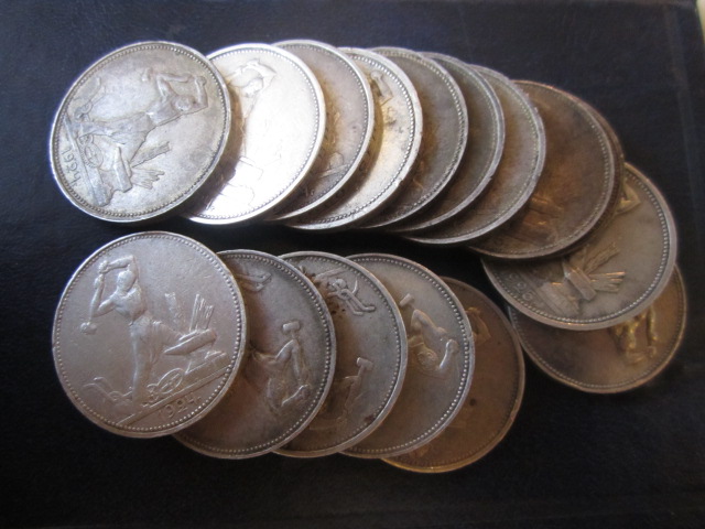 Много разных советских серебряных монет.